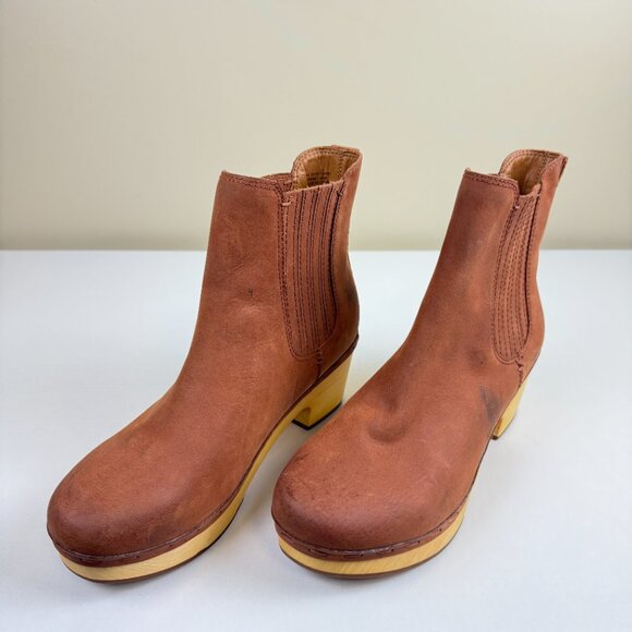 FRYE AND CO. Shoes - EUC Frye Odessa Tan Leather Chelsea Clog Boots